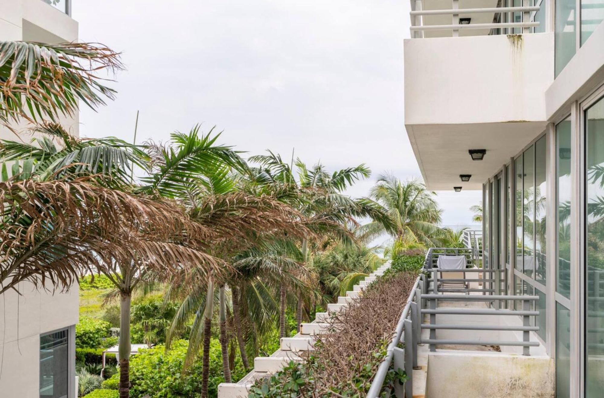 Beachfront Bentley One Bedroom With Balcony And Access Appartement