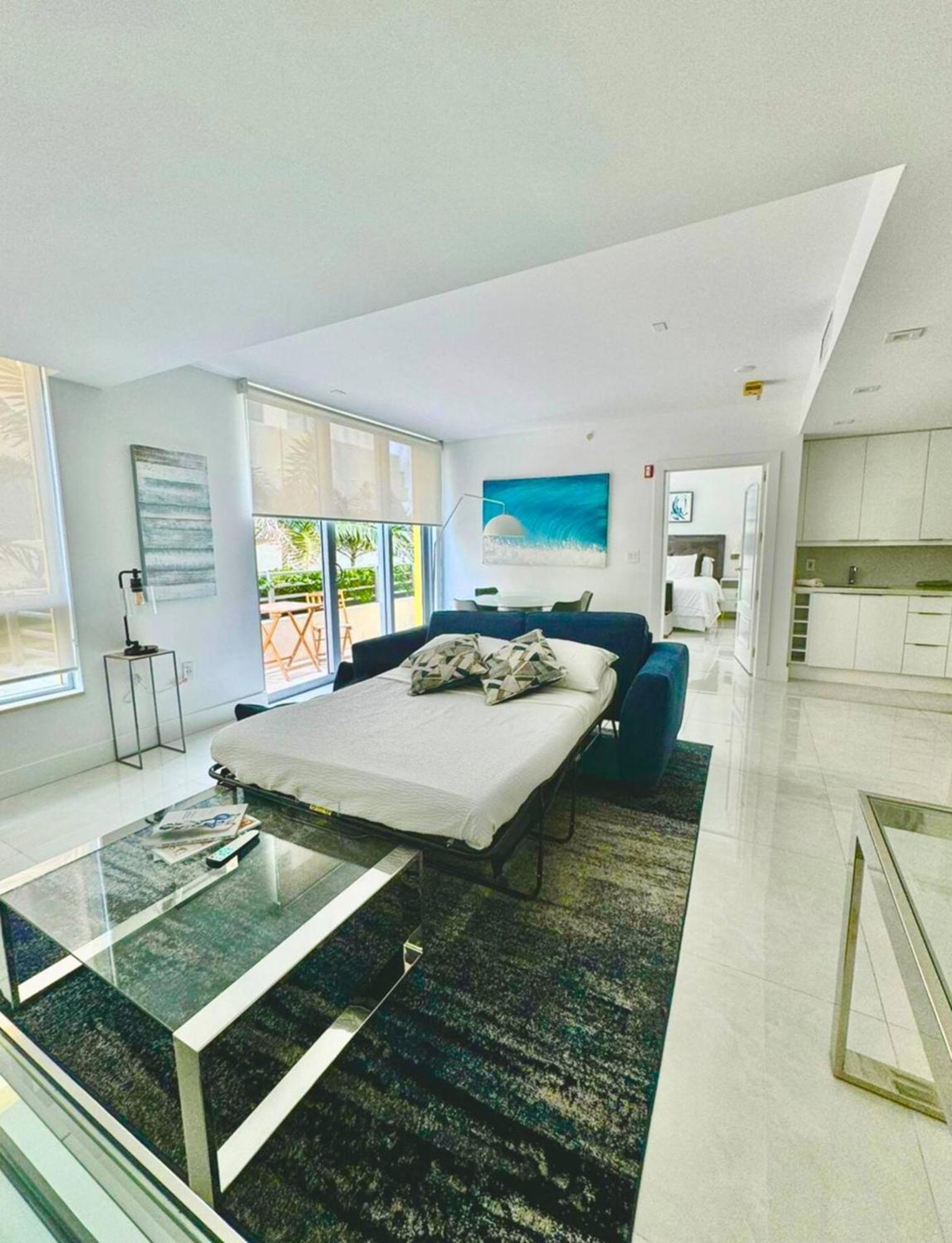Beachfront Bentley One Bedroom With Balcony And Access Appartement Miami Beach