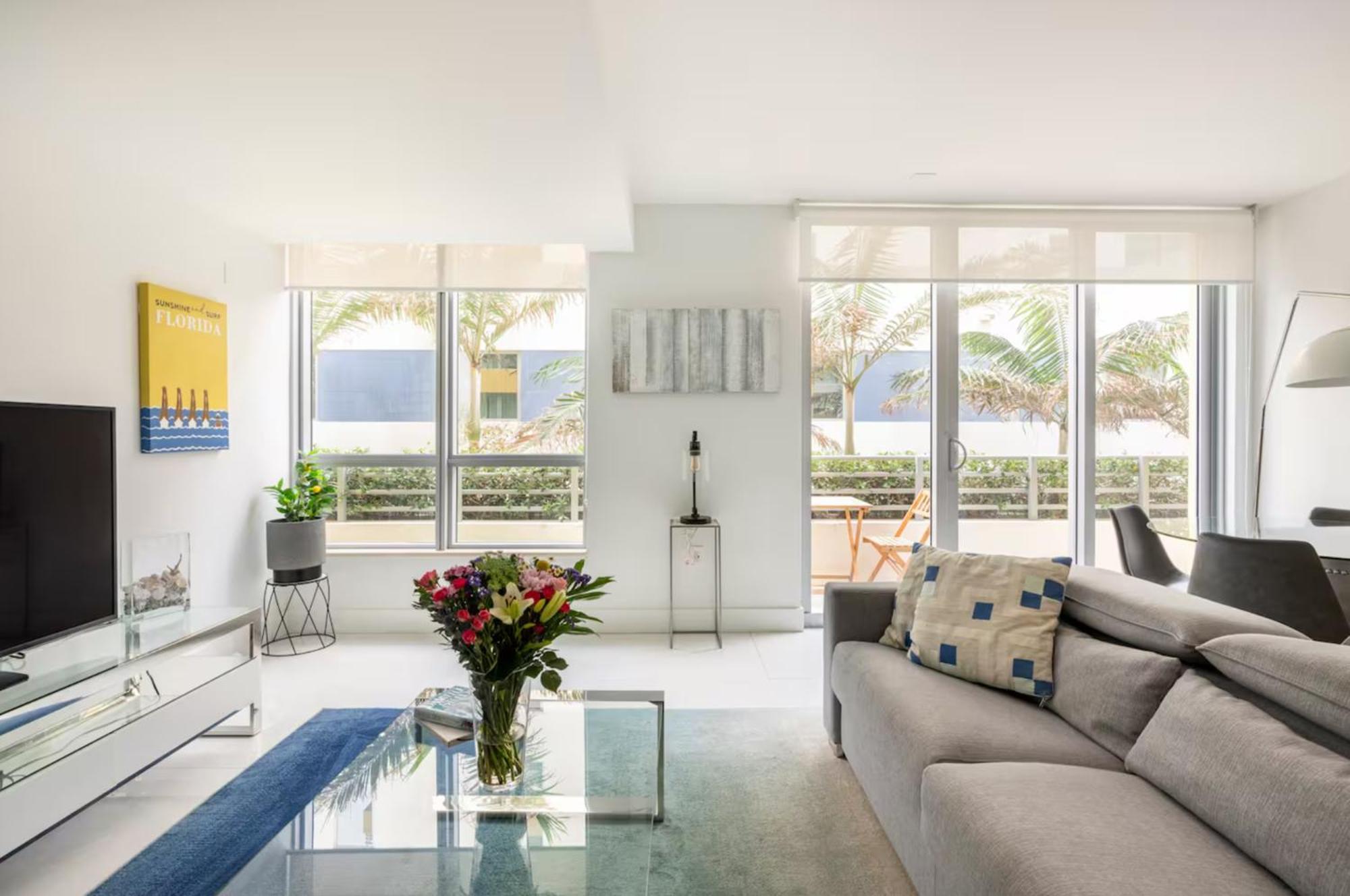 Beachfront Bentley One Bedroom With Balcony And Access Appartement