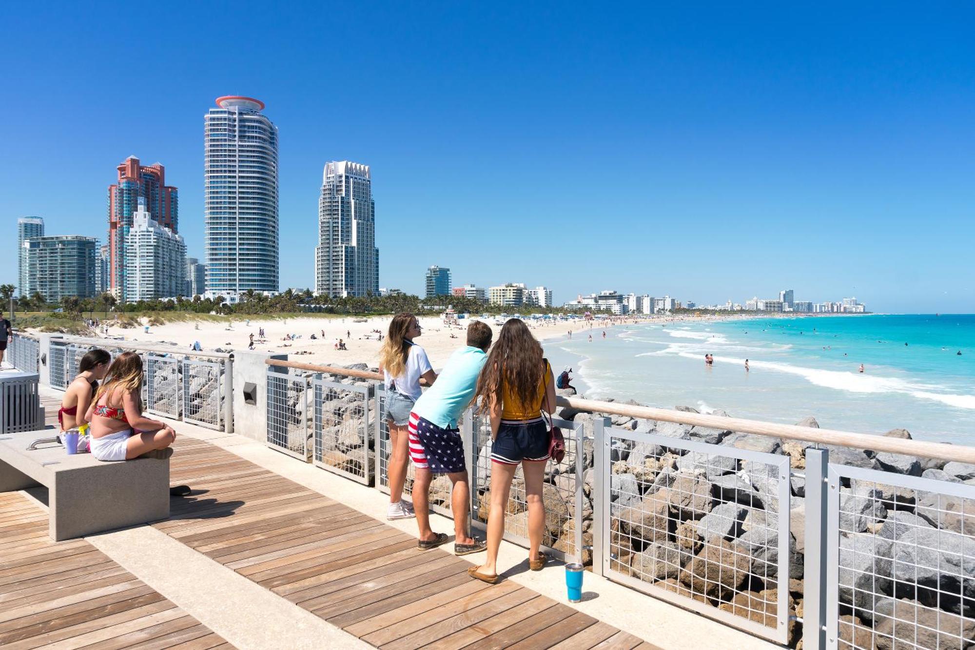 Beachfront Bentley One Bedroom With Balcony And Access Appartement *
